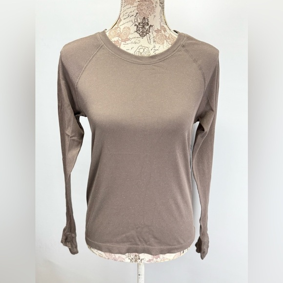 ATHLETA Taupe shimmer MOMENTUM seamless Long Sleeve Top size M - Picture 9 of 16